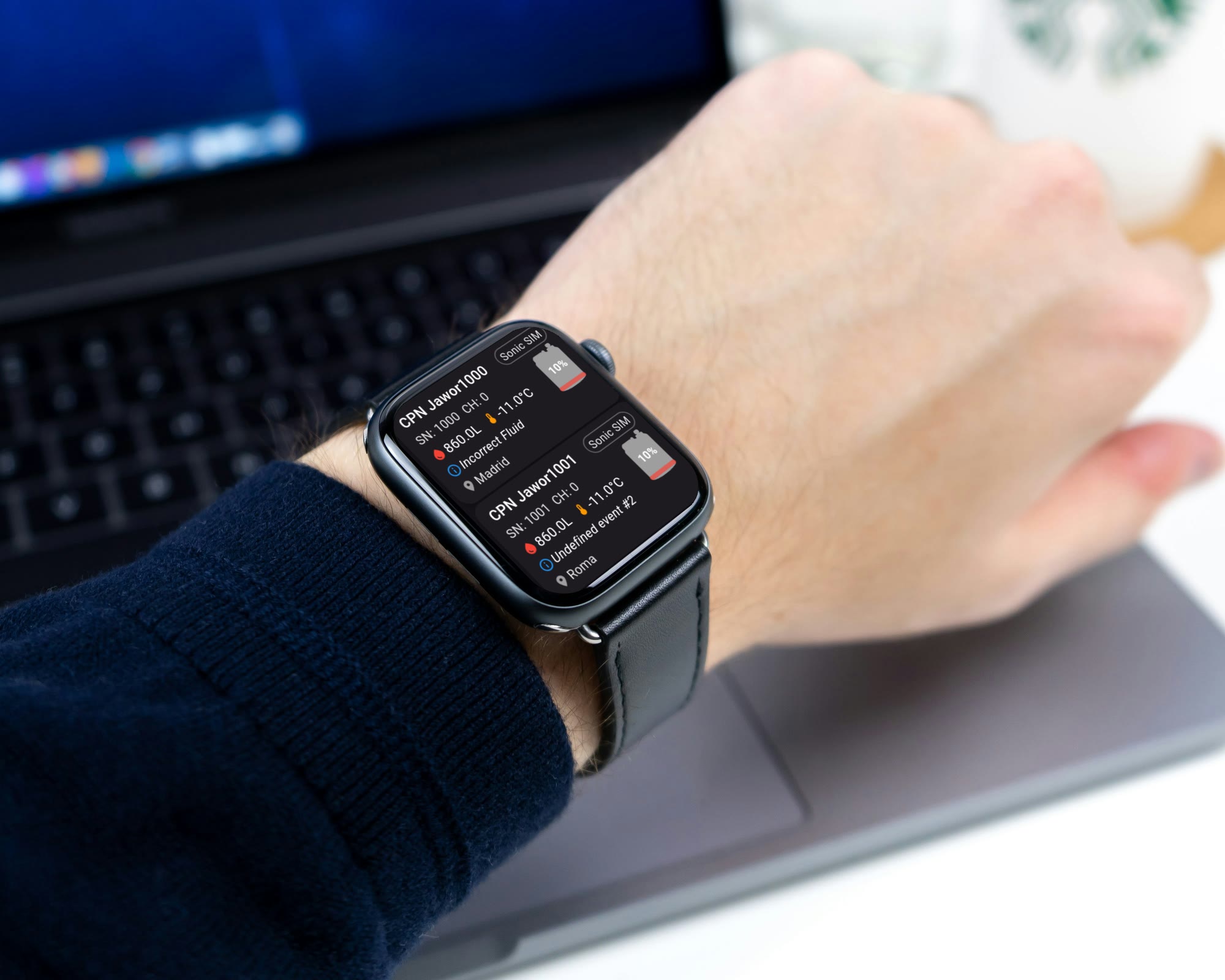 Aplikacja LIPREMOS na Wear OS pokazująca stan zbiorników i alarmy